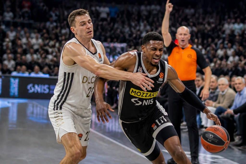 découvrez les règles fondamentales des fautes au basket et les sanctions associées pour mieux comprendre le jeu et améliorer votre performance sur le terrain.